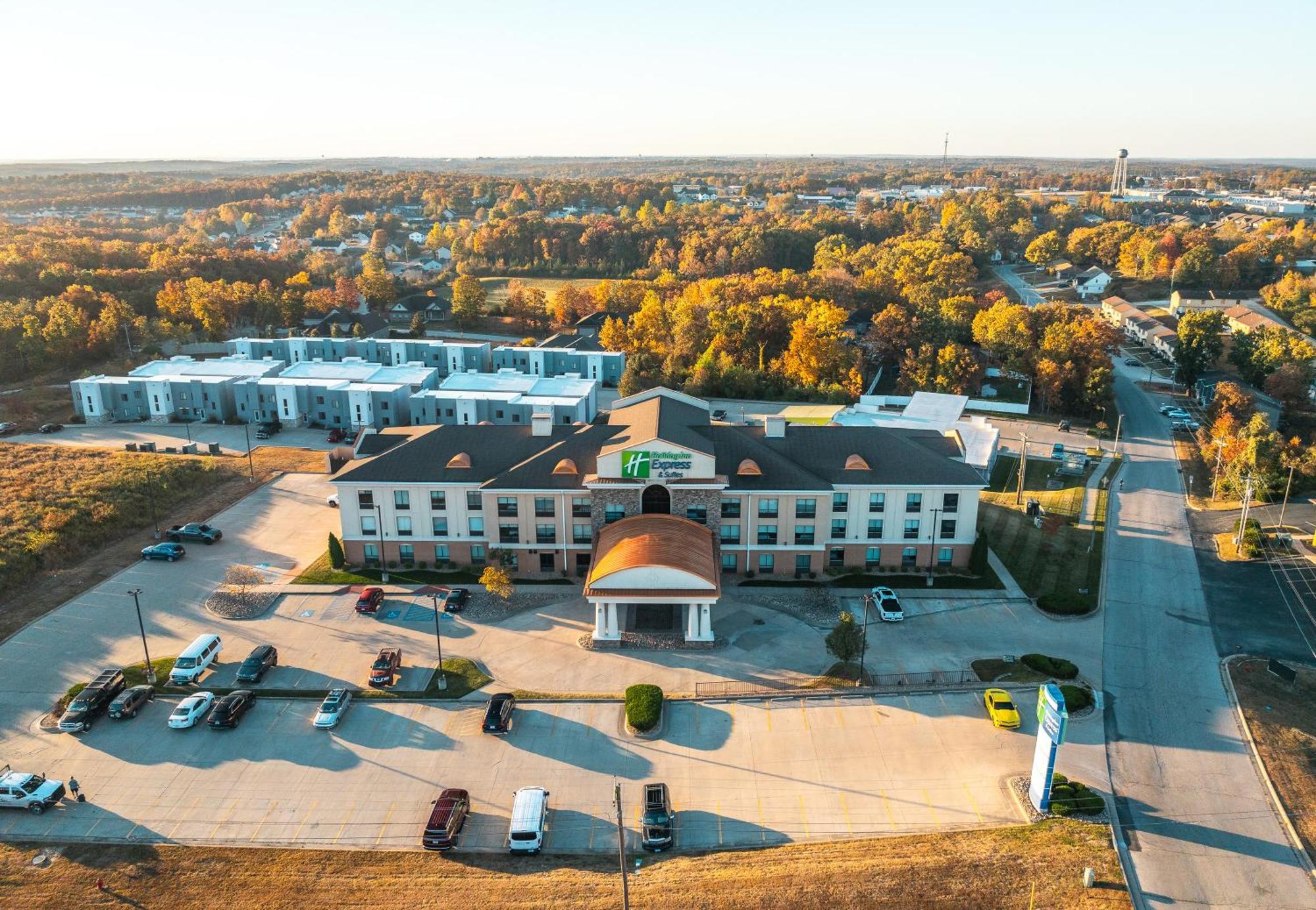 Holiday Inn Express Hotel And Suites Saint Robert By Ihg Extérieur photo
