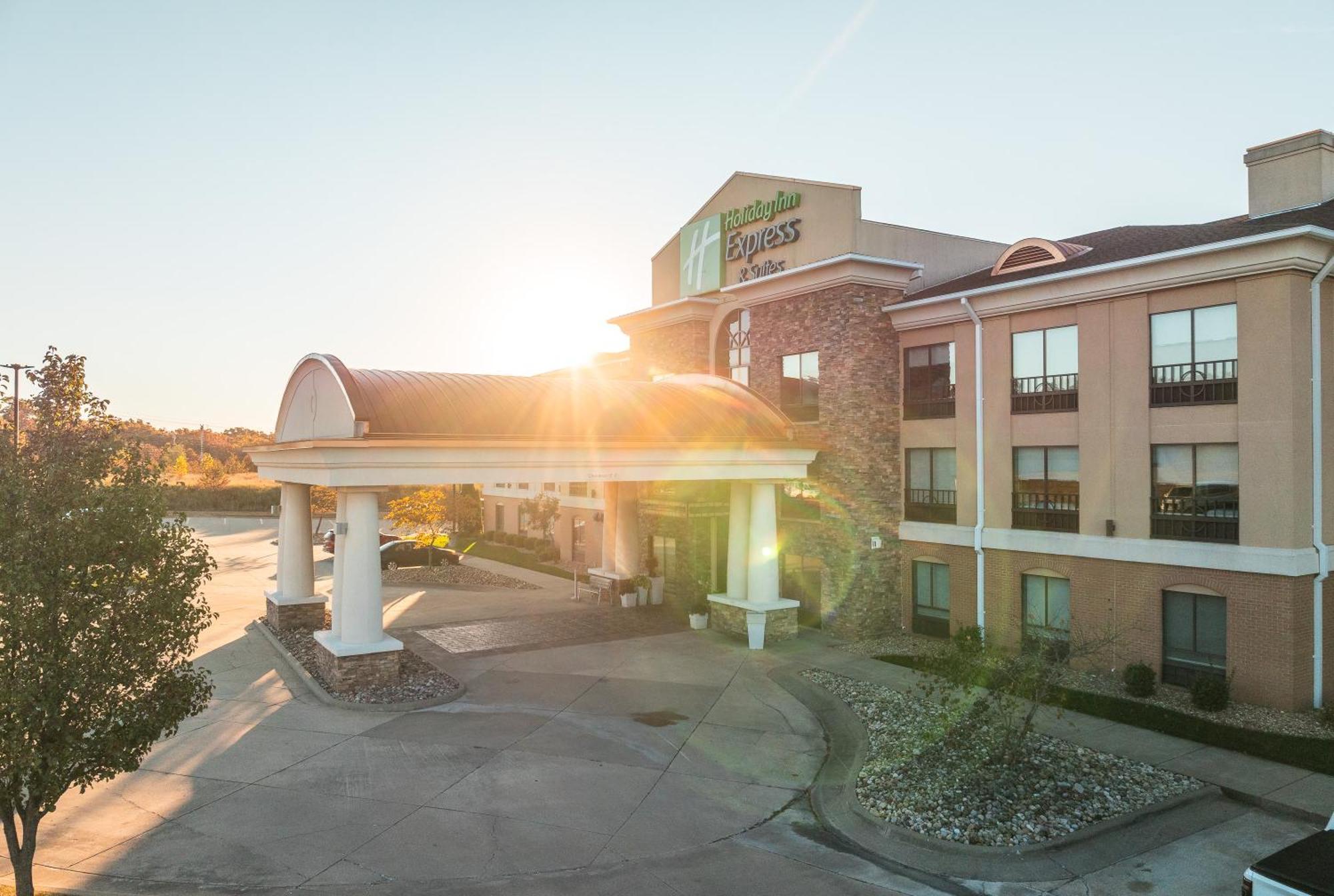 Holiday Inn Express Hotel And Suites Saint Robert By Ihg Extérieur photo