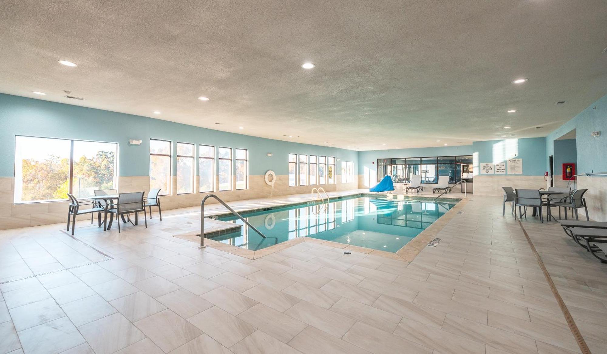 Holiday Inn Express Hotel And Suites Saint Robert By Ihg Extérieur photo